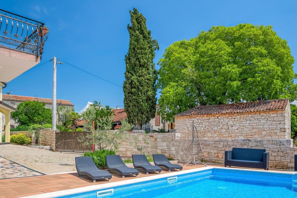 Photo of Outdoor in Frata