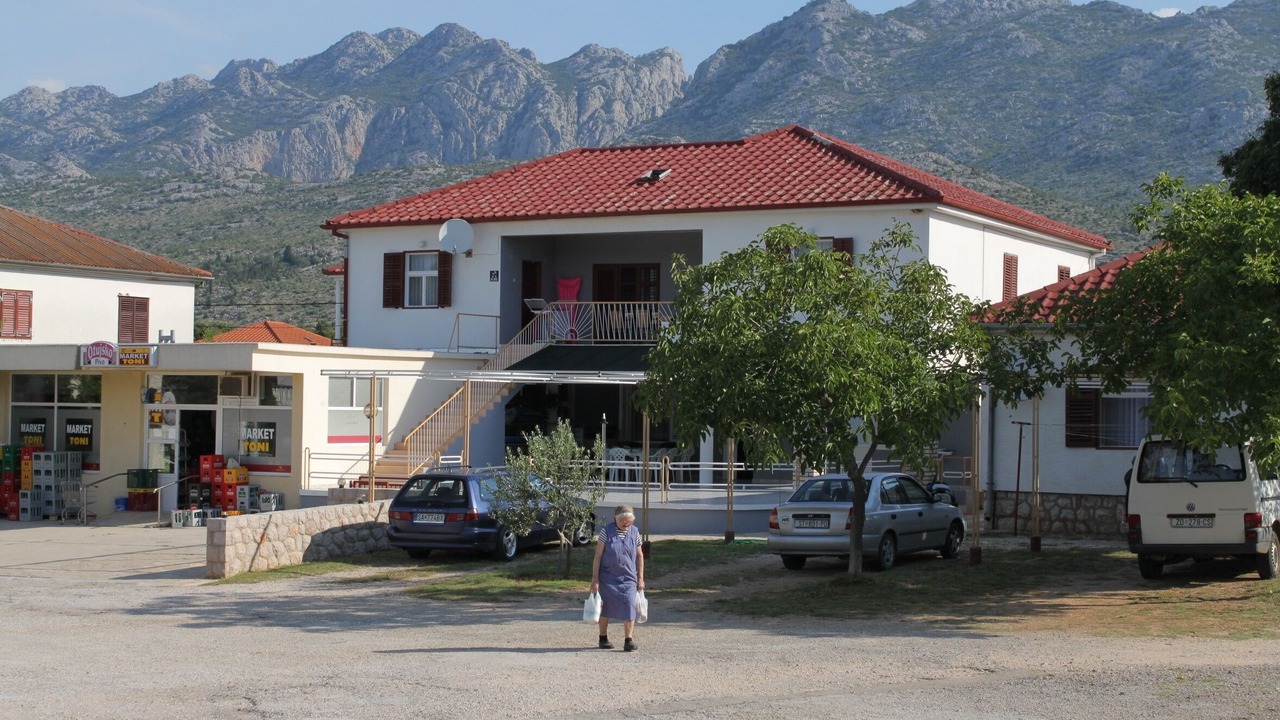 Photo of Buildings in Seline