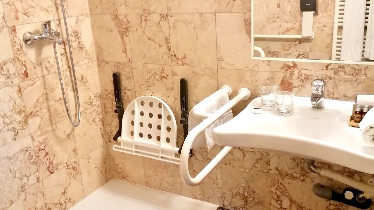 Photo of Bathroom in Cove Murtar