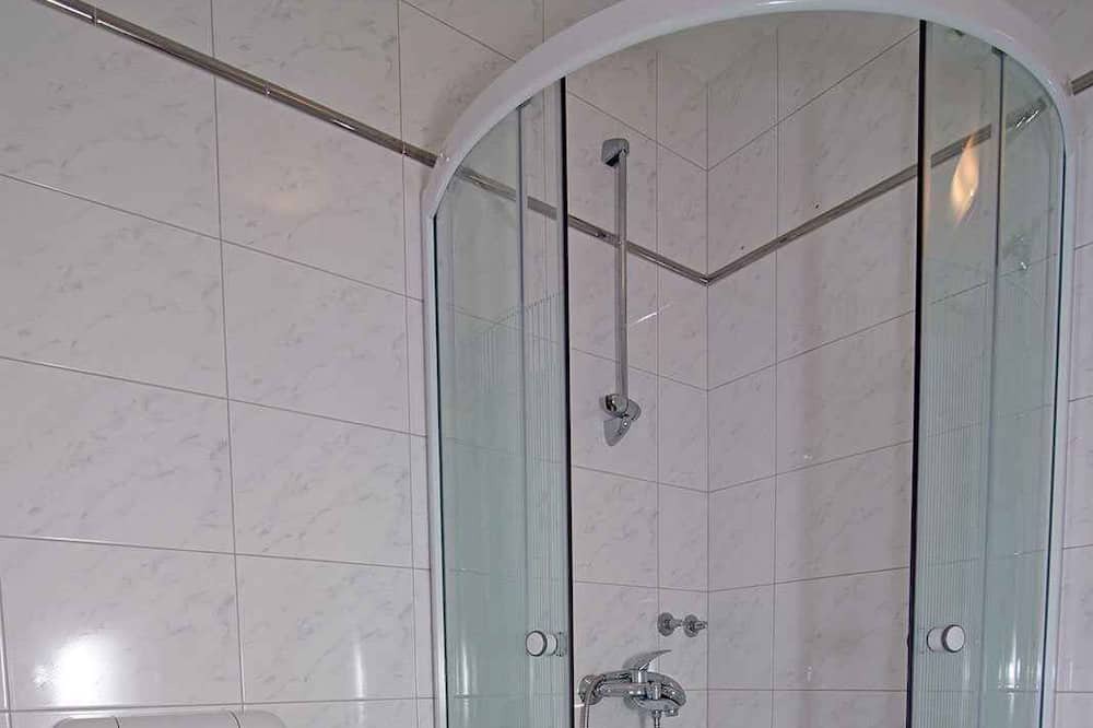 Photo of Bathroom in Cove Murtar