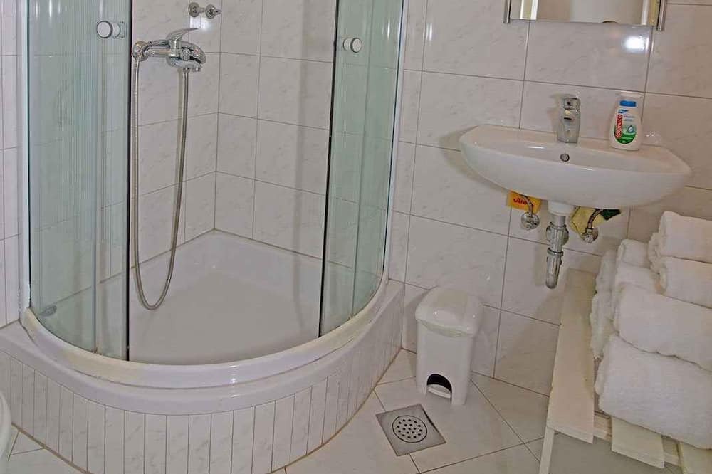 Photo of Bathroom in Cove Murtar