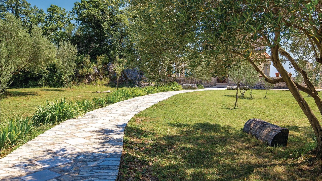 Photo of Outdoor in Brsec