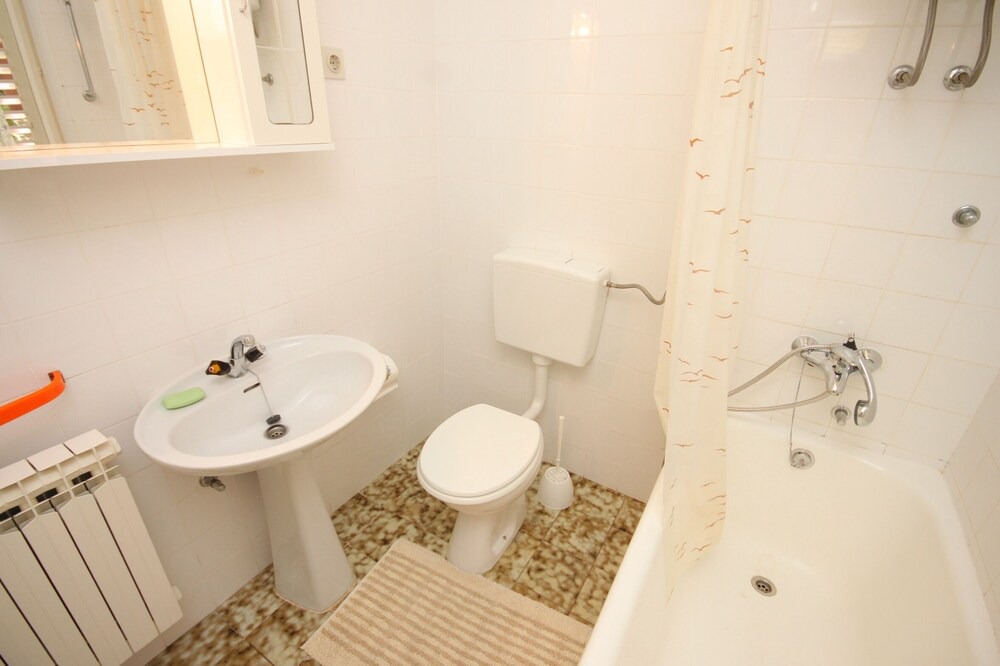 Photo of Bathroom in Cove Murtar