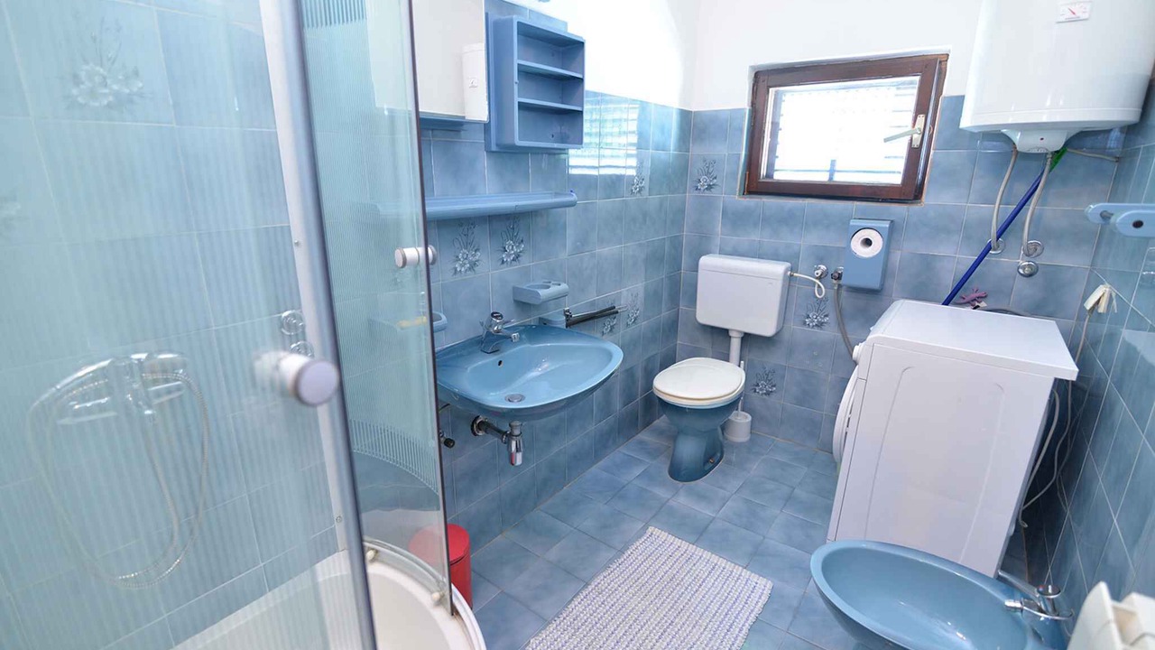 Photo of Bathroom in Cove Murtar