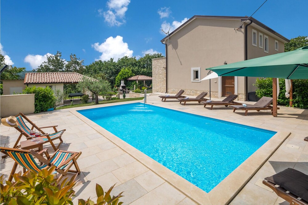 Photo of Outdoor in Beram