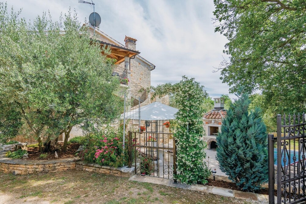 Photo of Outdoor in Heraki