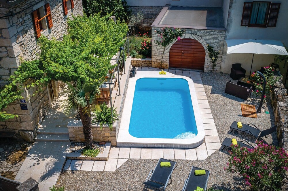 Photo of Outdoor in Peresiji