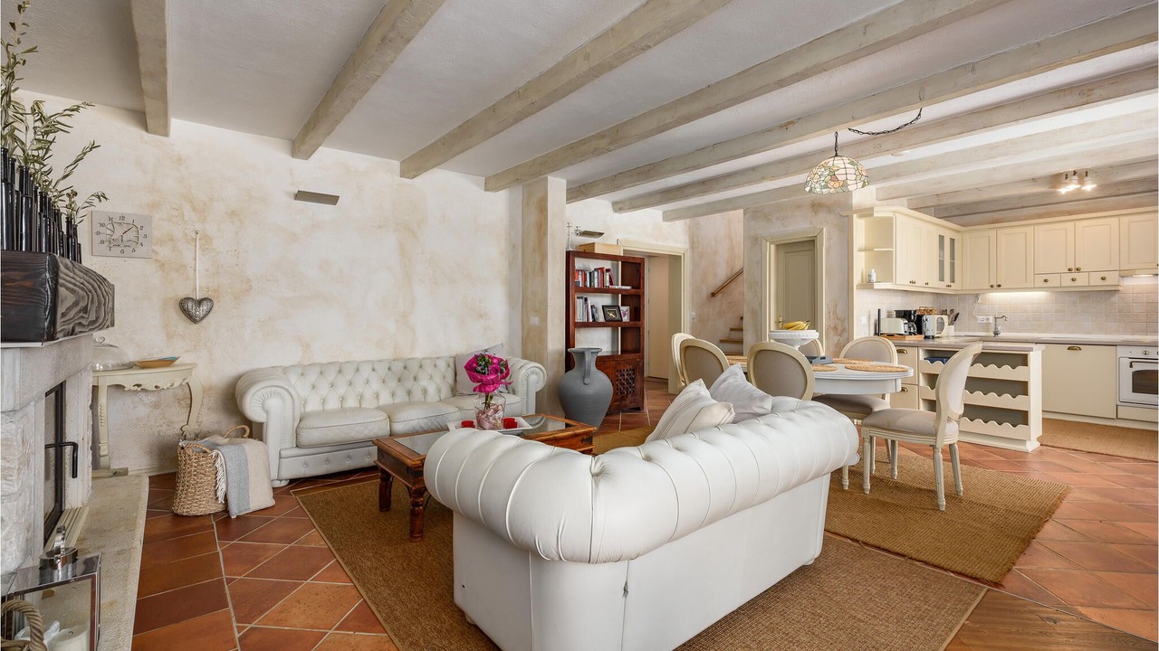 Photo of Livingroom in Filipini
