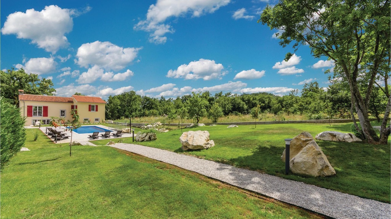 Photo of Outdoor in Grabri