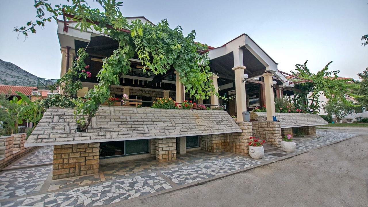 Photo of Outdoor in Seline