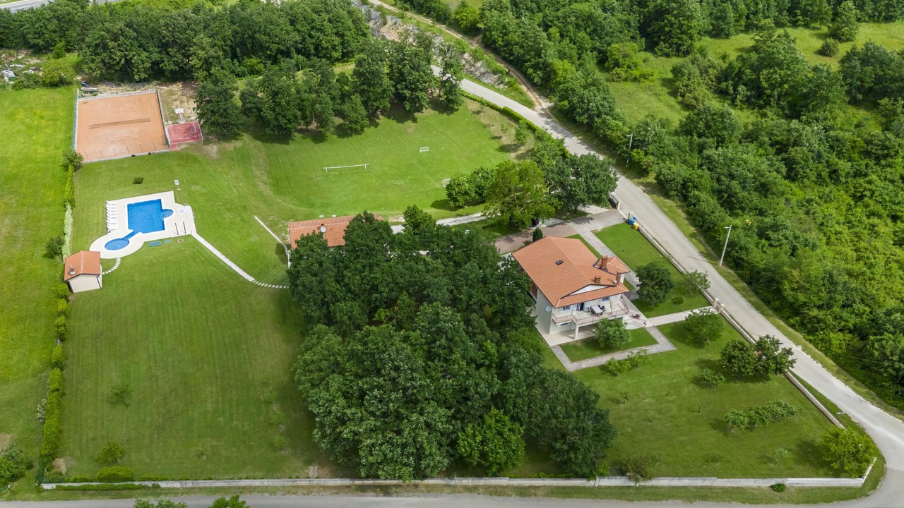 Photo of Outdoor in Modrusani