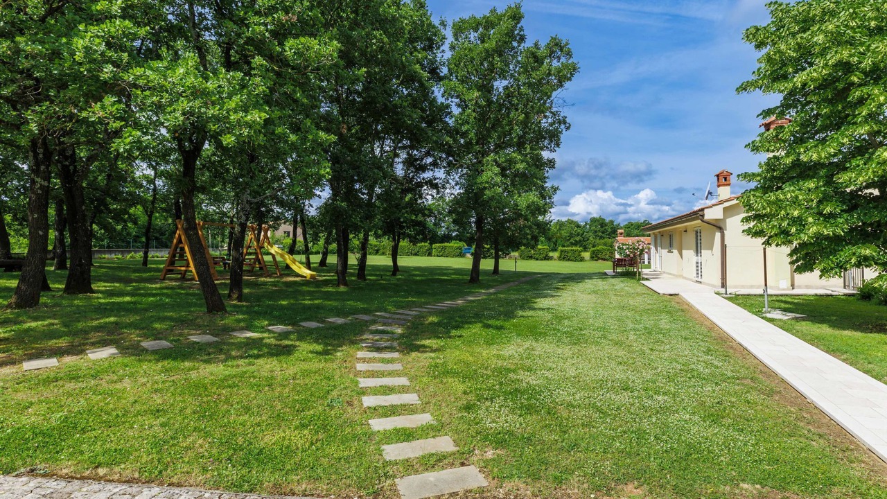 Photo of Outdoor in Modrusani
