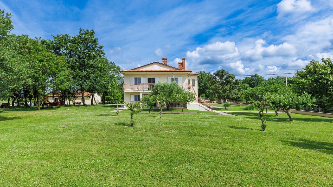 Photo of Outdoor in Modrusani