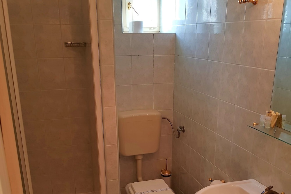 Photo of Bathroom in Rava
