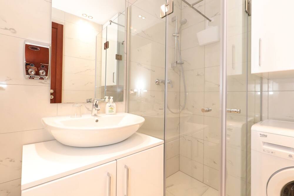 Photo of Bathroom in Seline