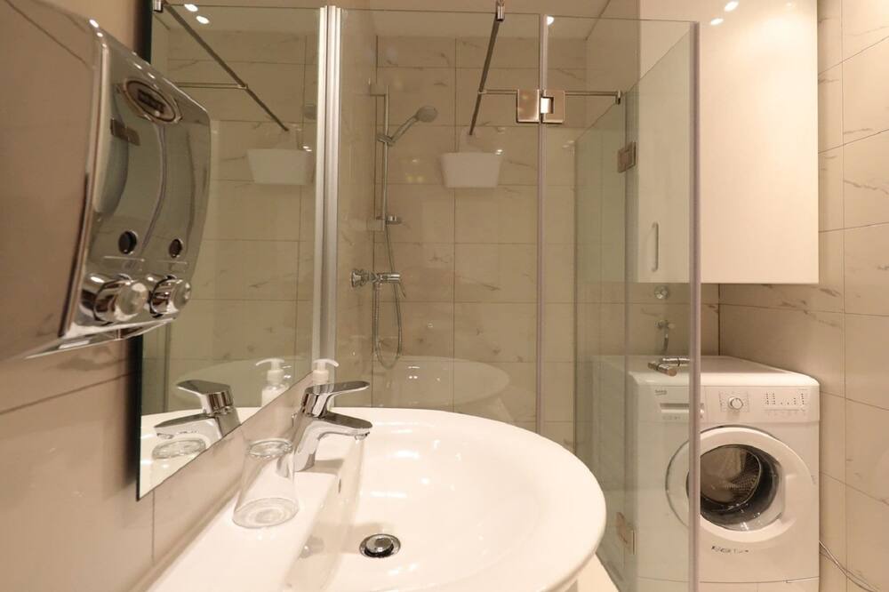 Photo of Bathroom in Seline