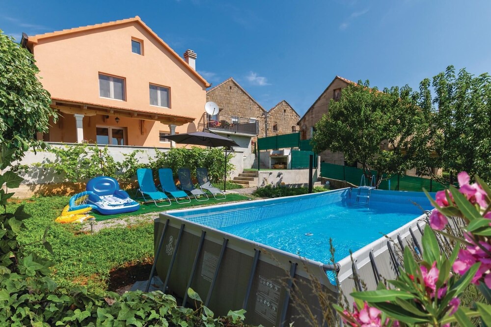 Photo of Outdoor in Hrvace