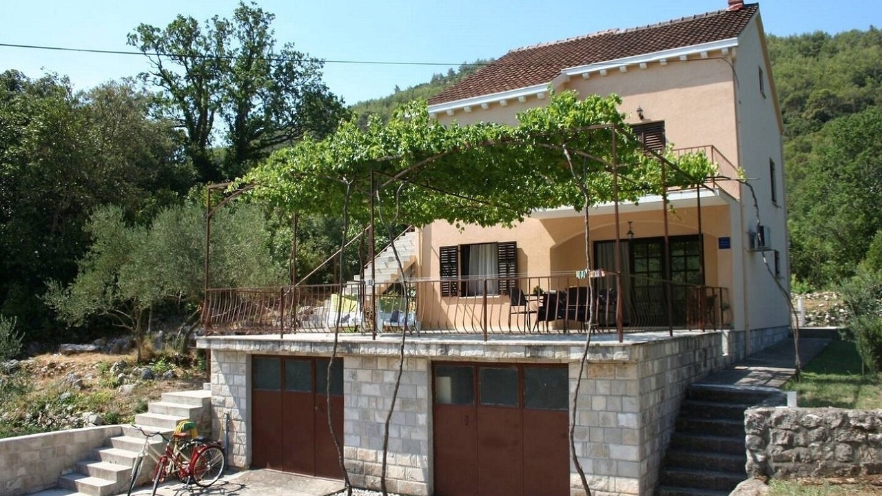 Photo of Outdoor in Broce
