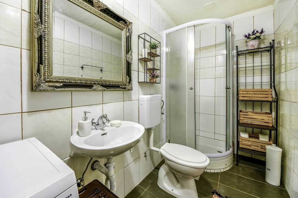 Photo of Bathroom in Vratarusa