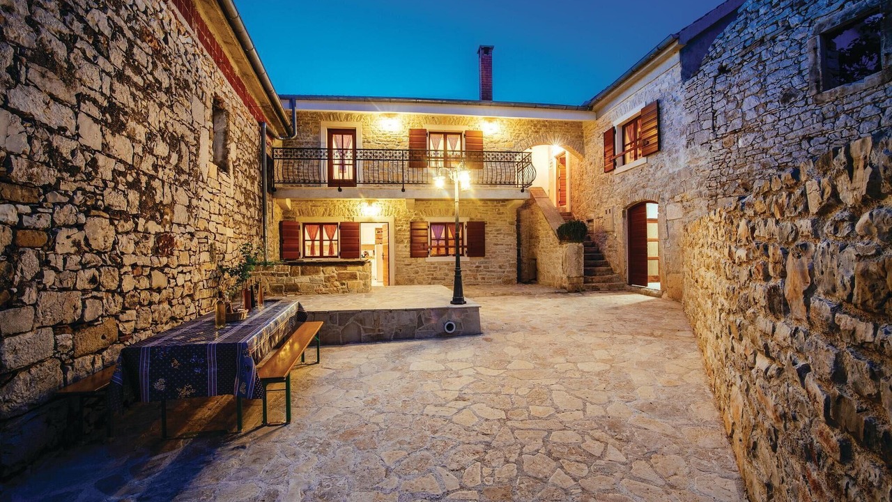 Photo of Patio Balcony in Nadin