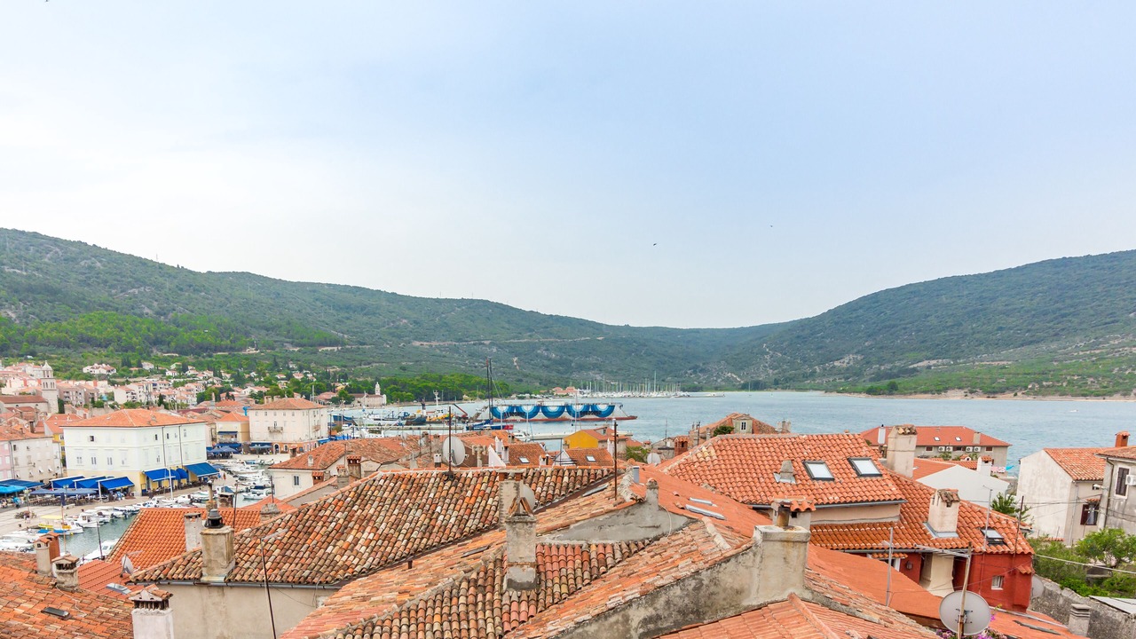 Photo of Others in Cres