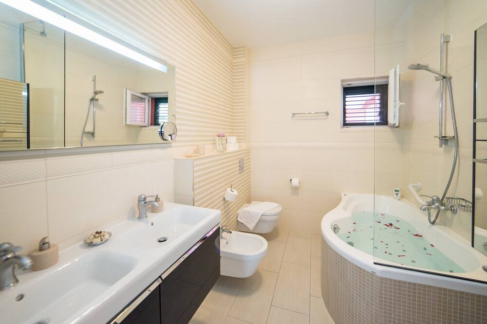 Photo of Bathroom in Gruda