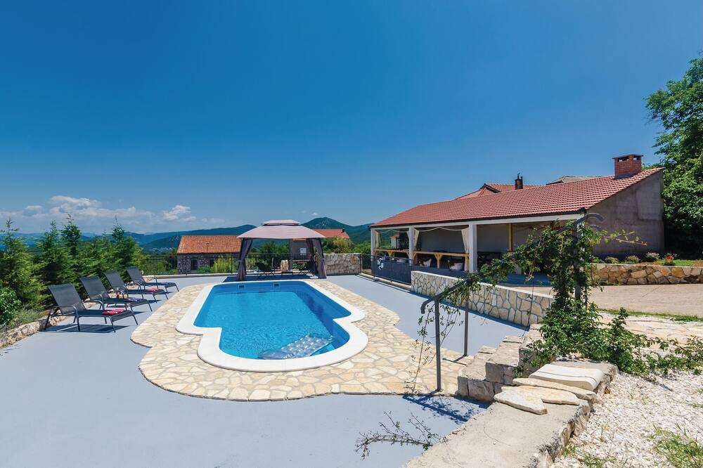 Photo of Outdoor in Janjina