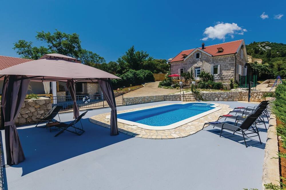 Photo of Outdoor in Janjina