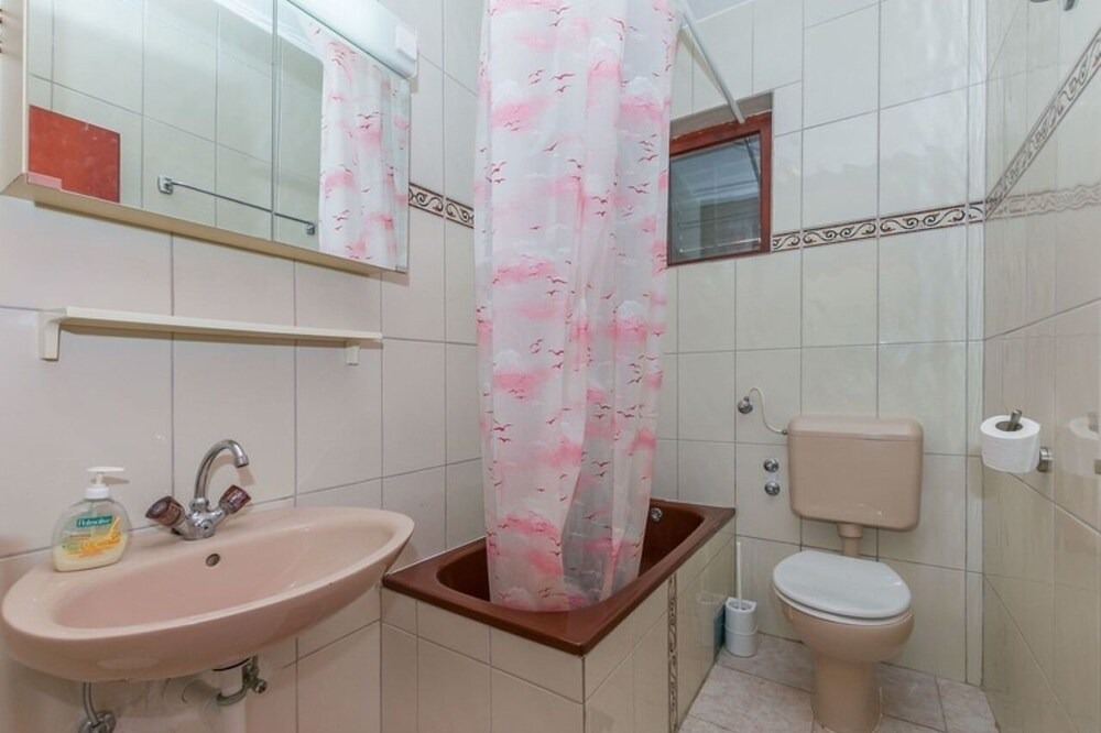 Photo of Bathroom in Cove Makarac (Milna)