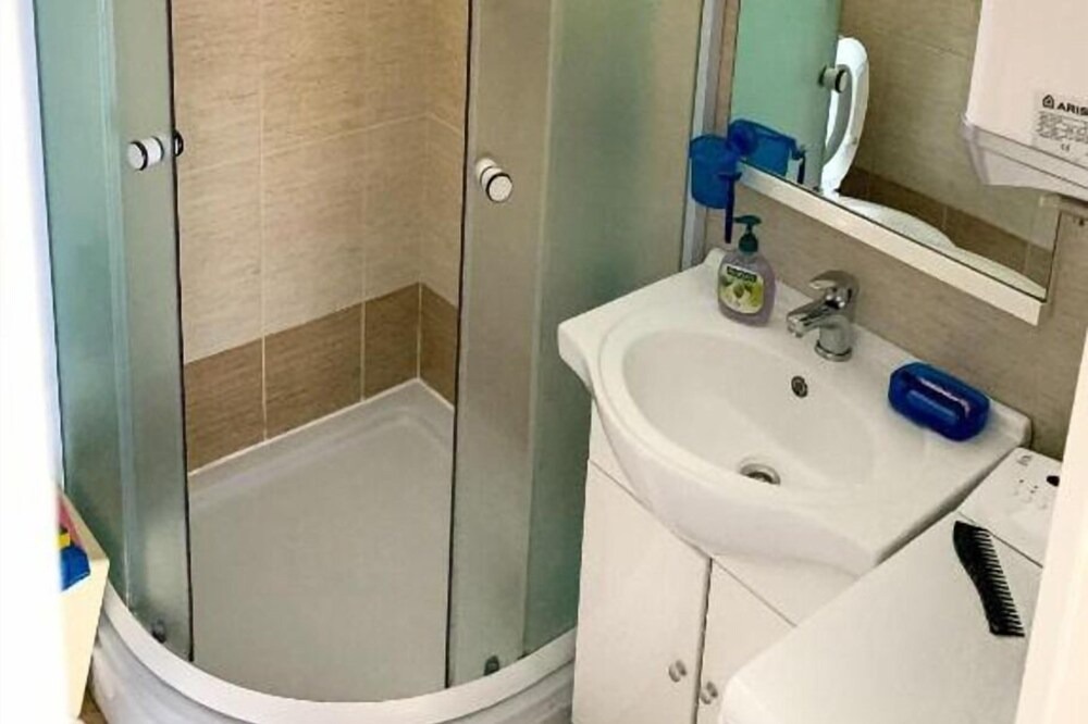 Photo of Bathroom in Verunic