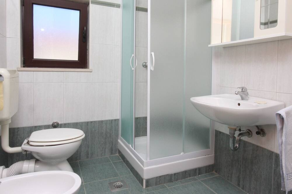 Photo of Bathroom in Cove Murtar