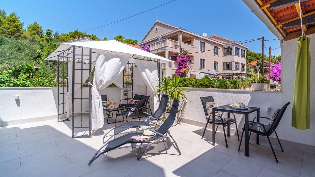 Photo of Outdoor in Cove Makarac (Milna)