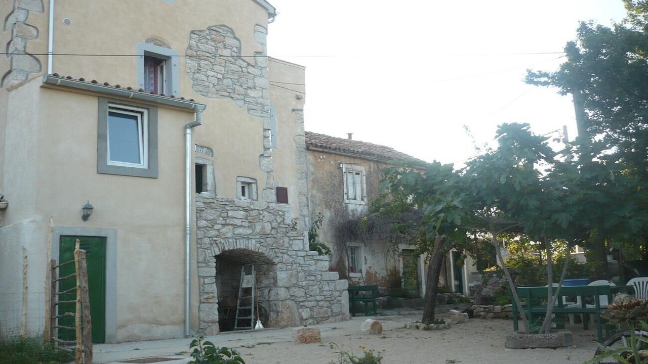 Photo of Others in Cres
