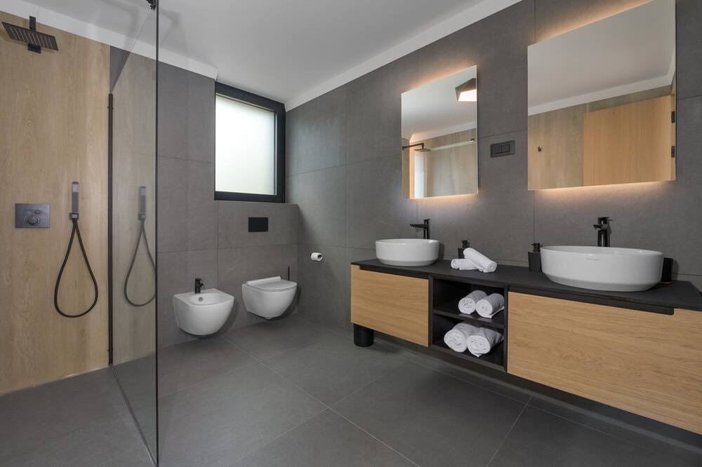 Photo of Bathroom in Sucici