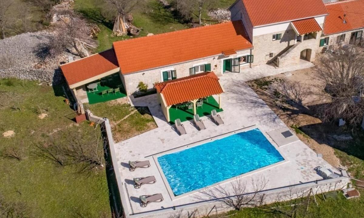 Photo of Outdoor in Oklaj