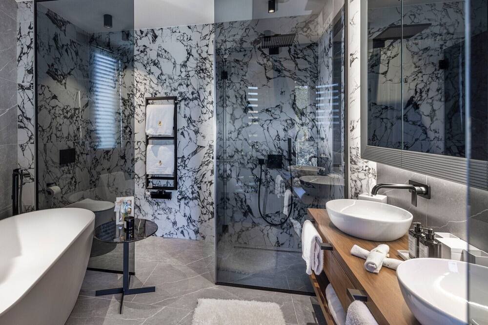 Photo of Bathroom in Cove Murtar