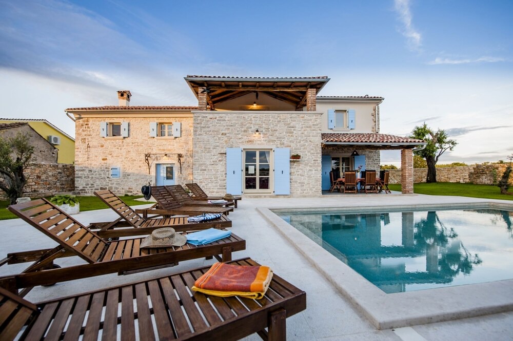 Photo of Outdoor in Krmed