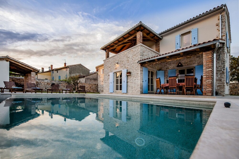 Photo of Outdoor in Krmed