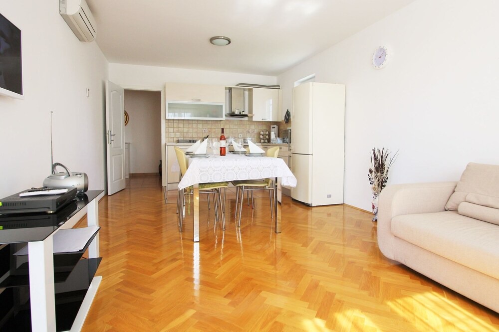 Photo of Livingroom in Mali Maj