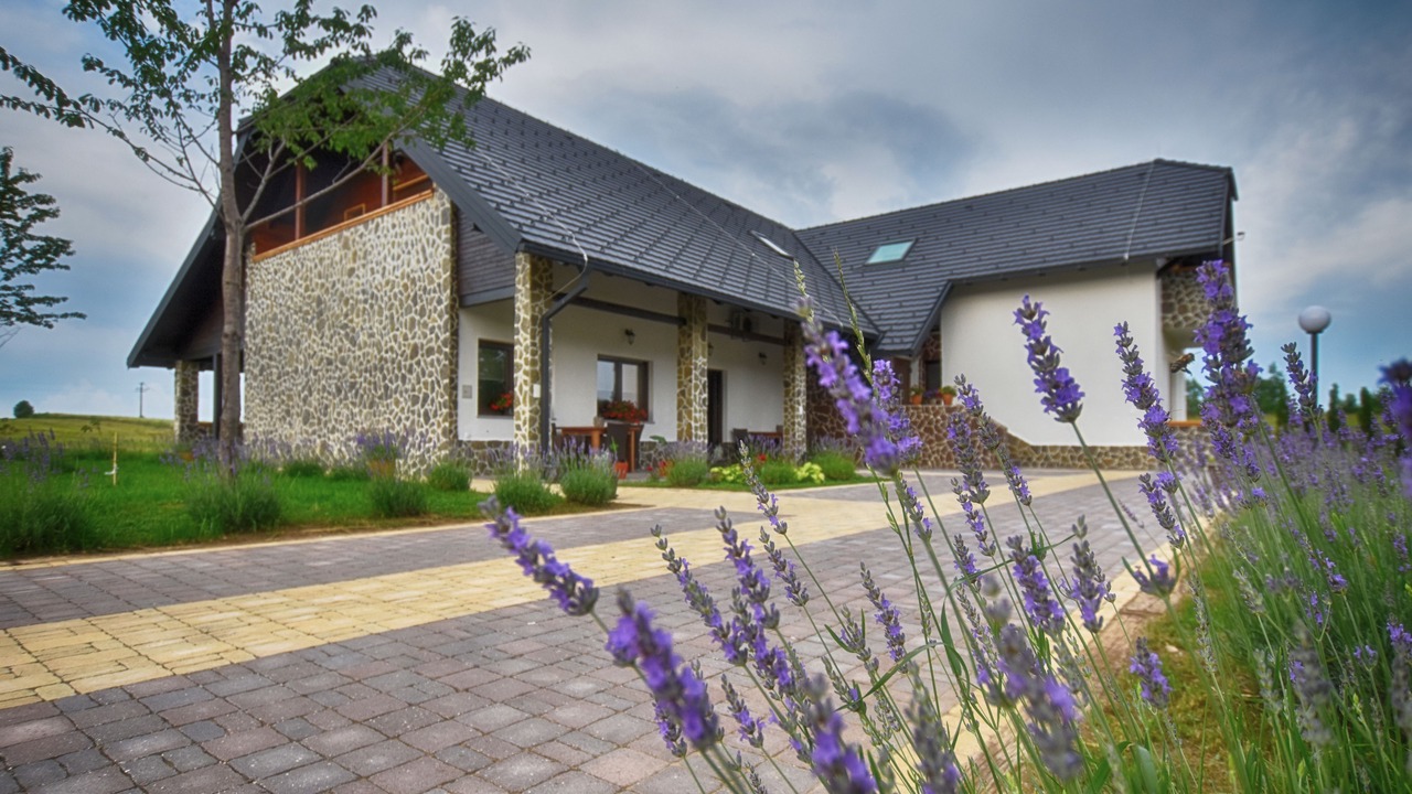 Photo of Outdoor in Catrnja