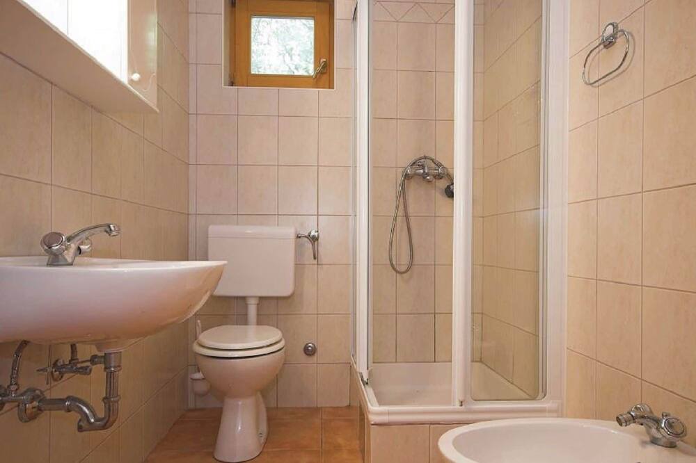 Photo of Bathroom in Preko