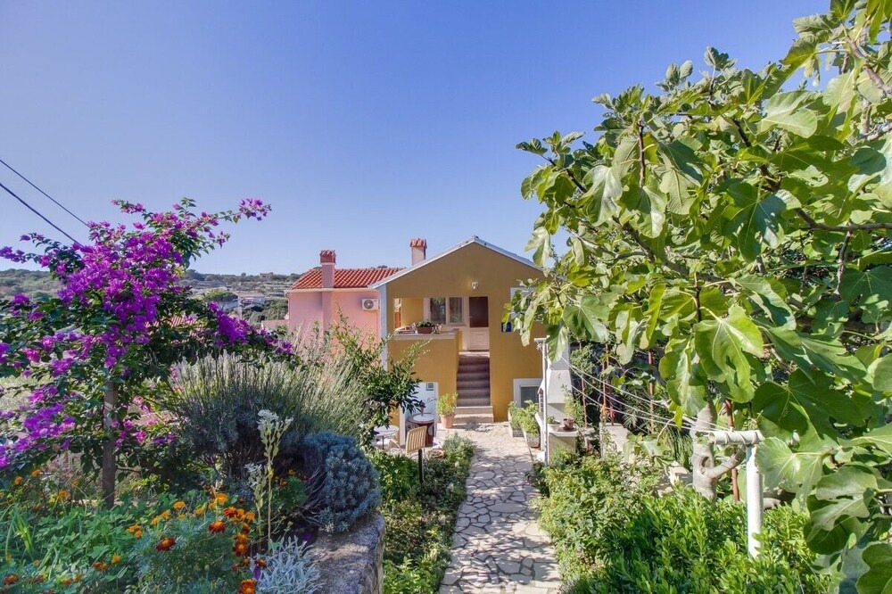 Photo of Outdoor in Cove Murtar