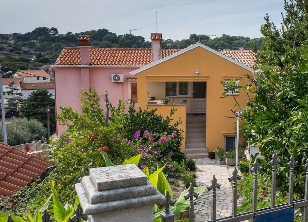 Photo of Outdoor in Cove Murtar