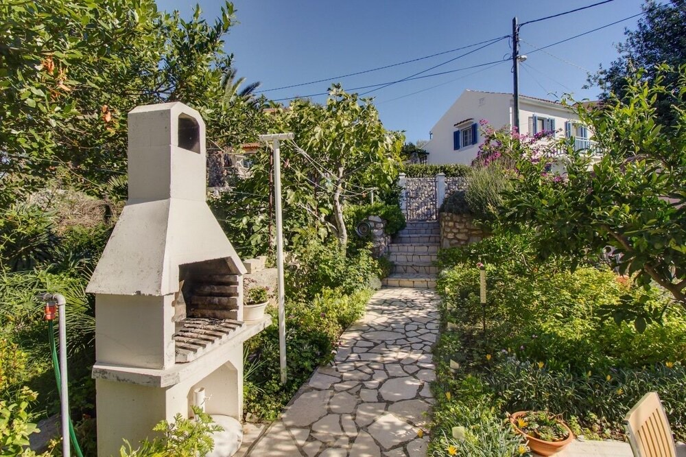 Photo of Outdoor in Cove Murtar