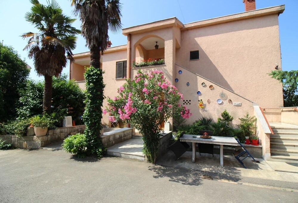 Photo of Outdoor in Mugeba