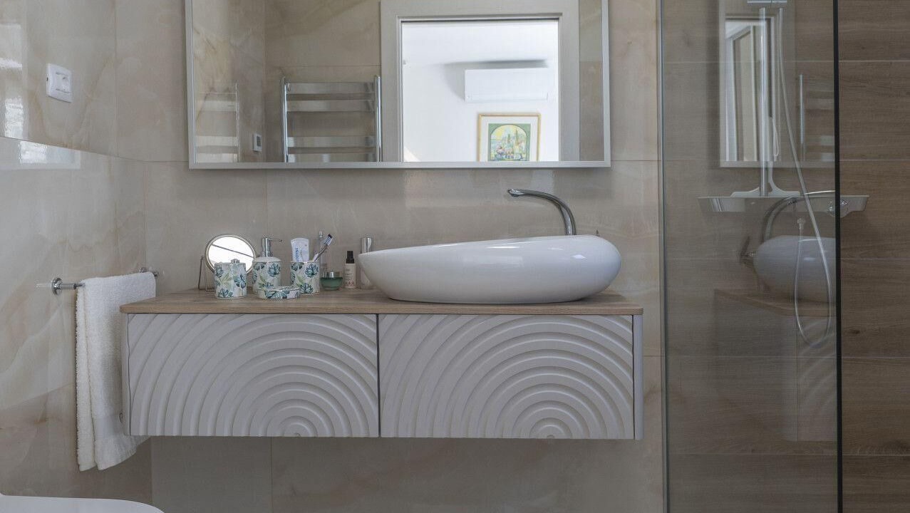 Photo of Bathroom in Cove Murtar