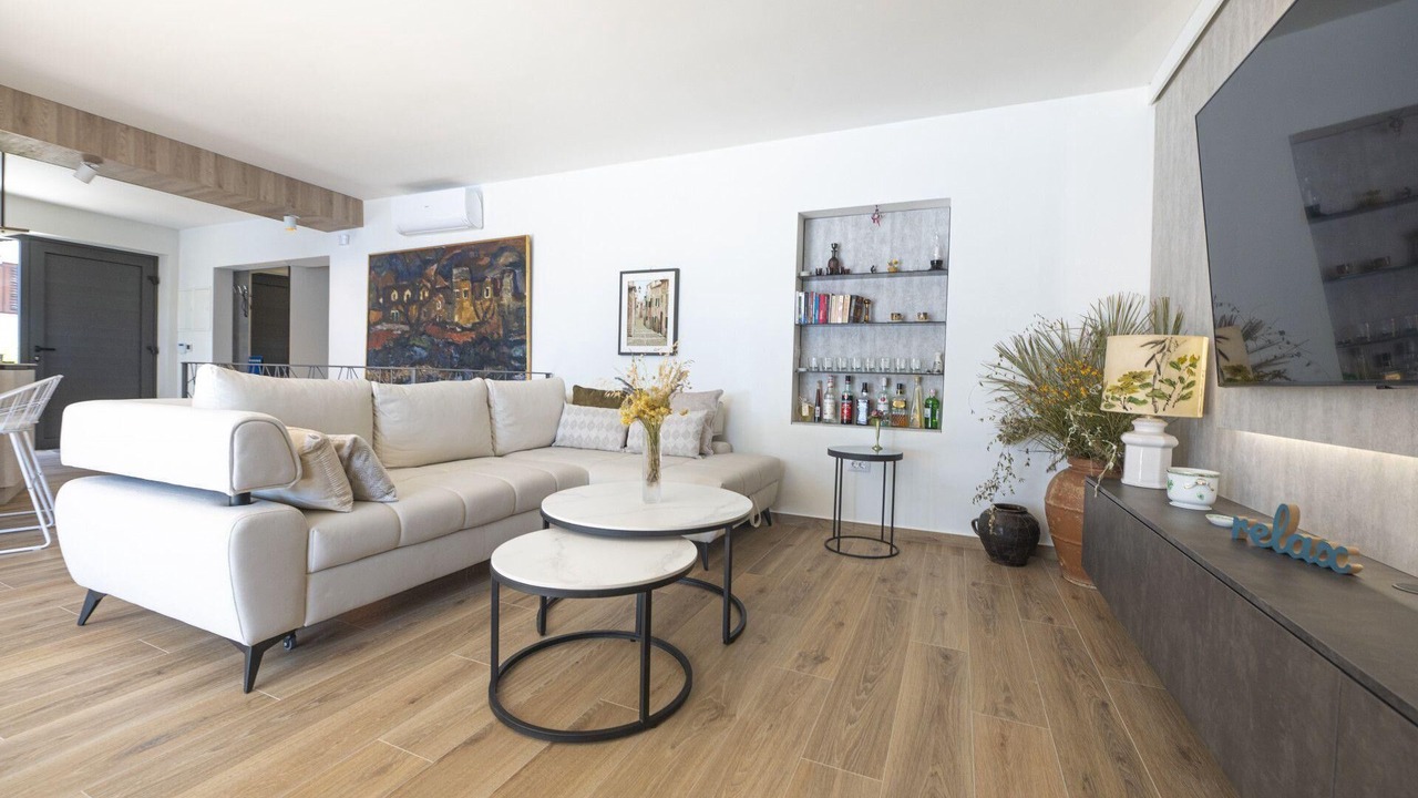 Photo of Livingroom in Cove Murtar
