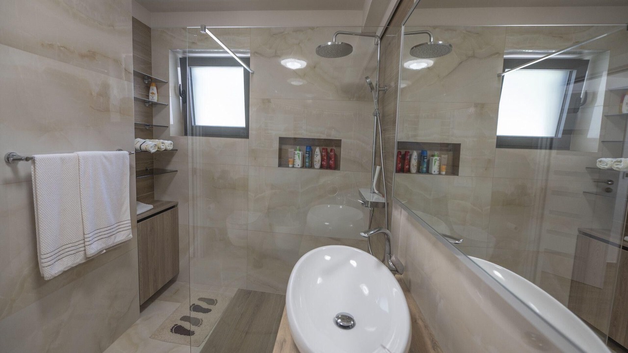 Photo of Bathroom in Cove Murtar