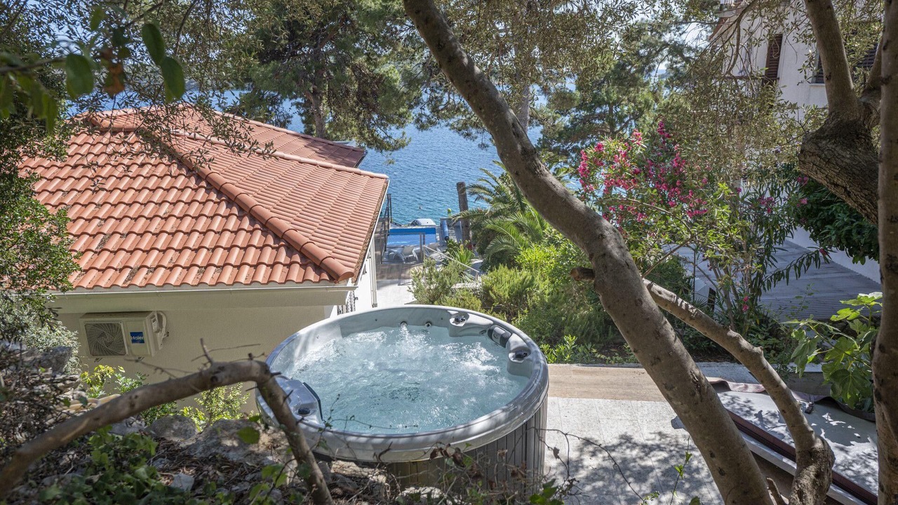 Photo of Outdoor in Cove Murtar