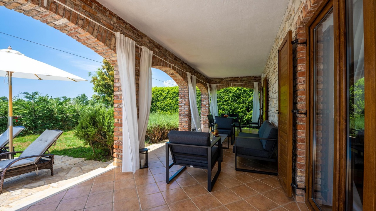 Photo of Patio Balcony in Cabrunici